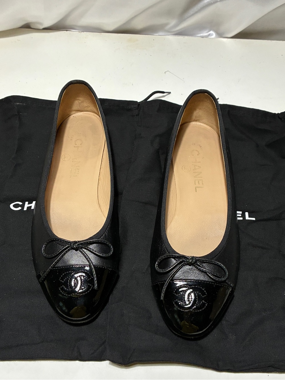 CHANEL Black Fabric and Patent Cap-Toe Ballet Flats